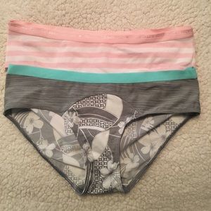 🚫SOLD XS Victoria’s Secret hip huggers panties